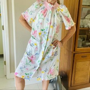 VTG Ruffle Neck smocked Floral Housecoat Nap Dress